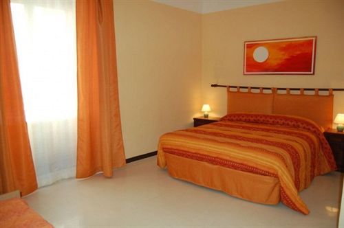 B&B Sunflower Catania-Fontanarossai nemzetközi repülőtér Kültér fotó